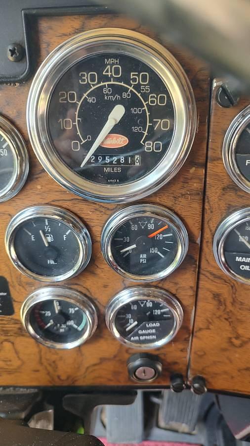 Used 2000 Peterbilt 379 Sleeper Semi Truck