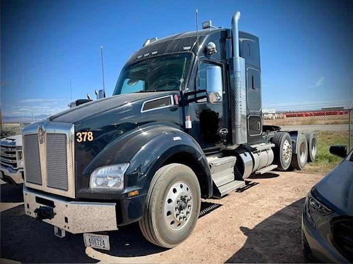 Used 2022 Kenworth T880 Sleeper Semi Tractor