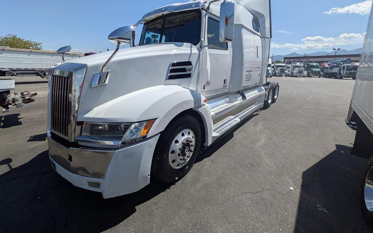 Used 2022 Western Star 5700XE
