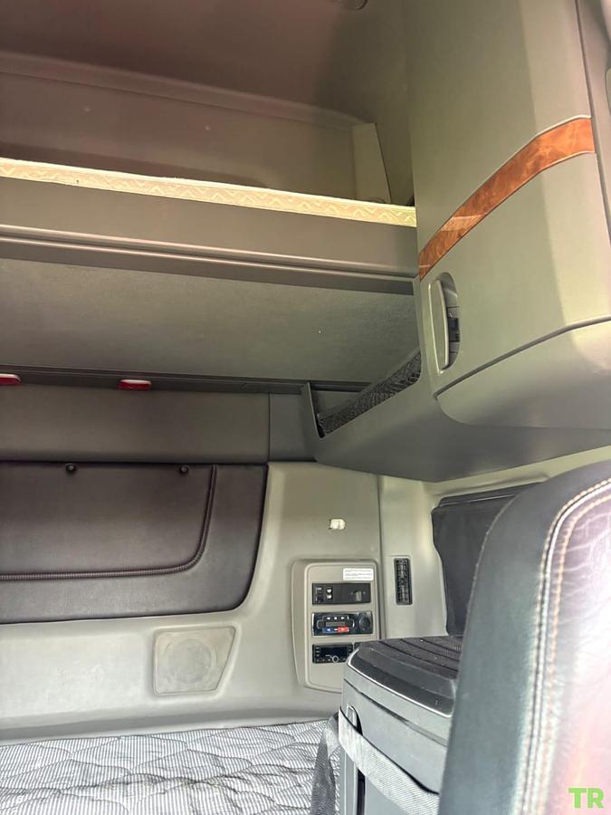 Used 2020 International LoneStar Sleeper Truck