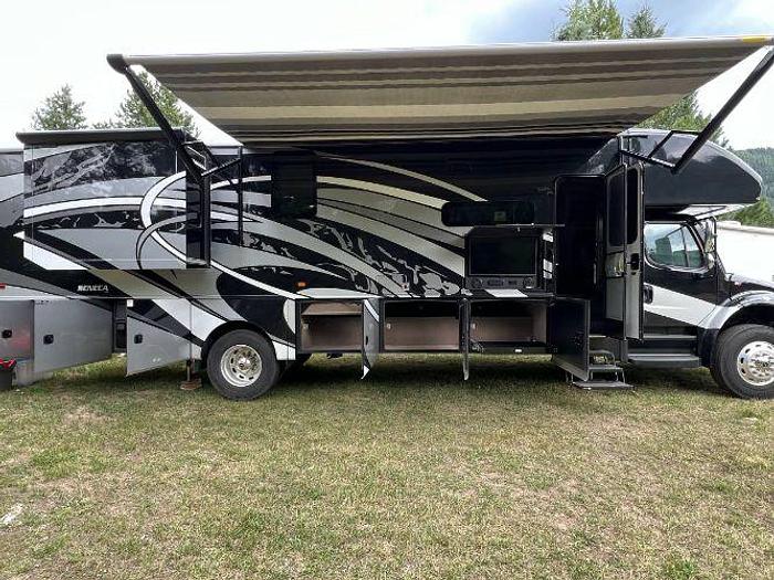 Used 2022 Jayco Seneca 37K