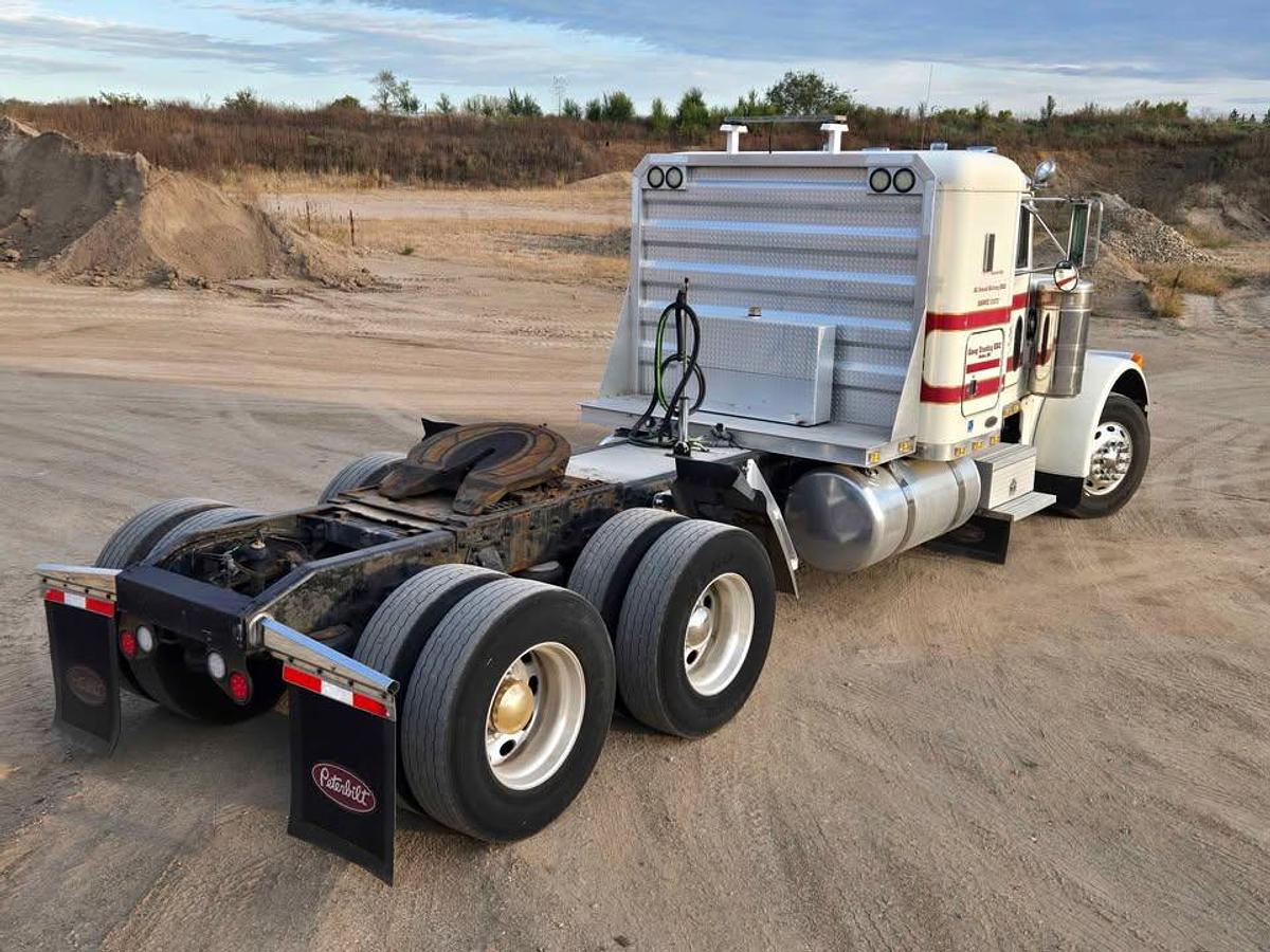 Used 2002 PETERBILT 379 Conventional Sleeper Semi