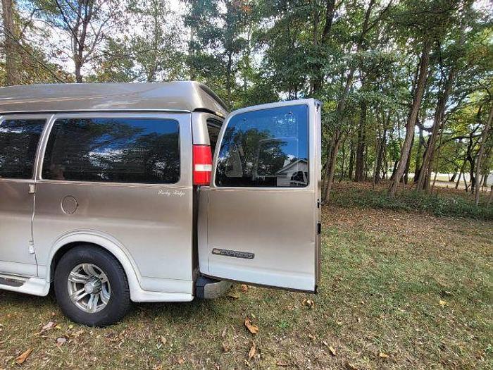 Used 2004 Chevrolet Express Passenger with Wheelchair Lift