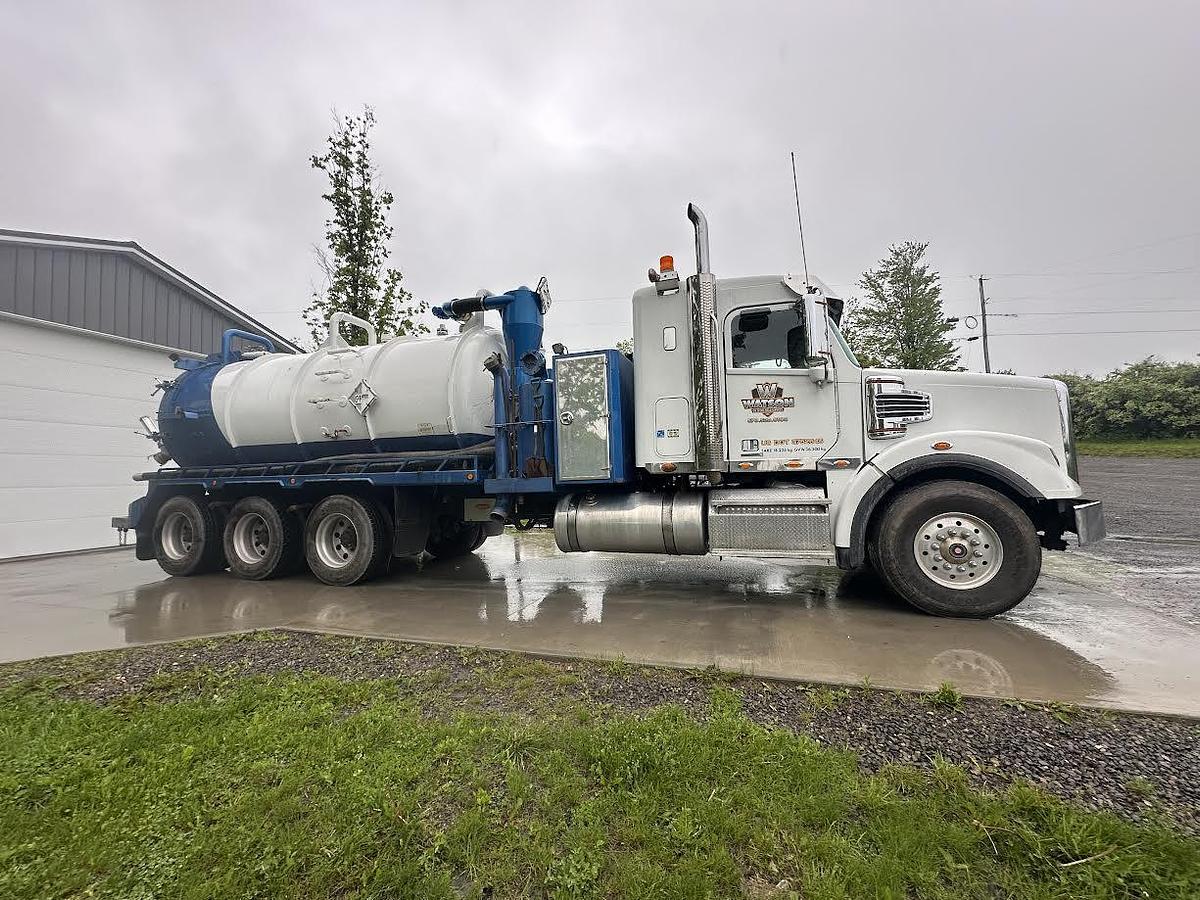 Used 2013 Freightliner Coronado