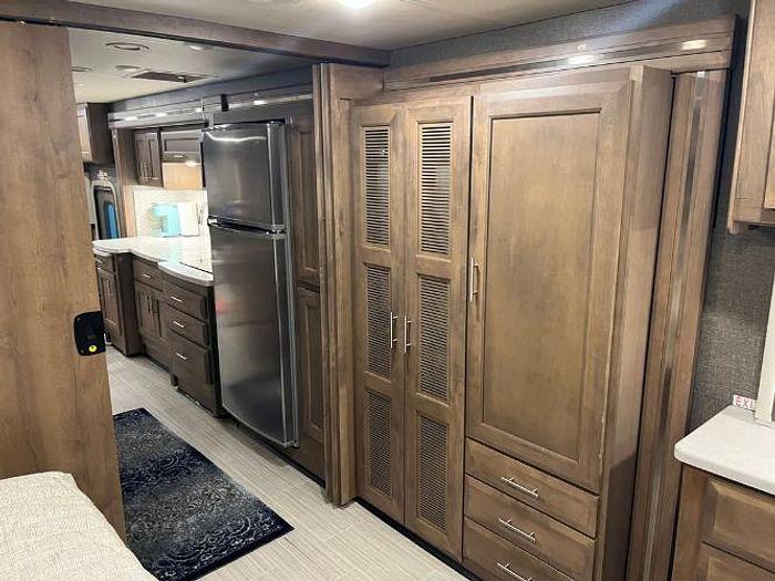 Used 2021 Thor Palazzo 37.4