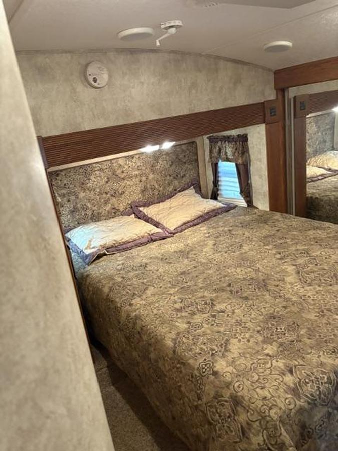 Used 2010 Keystone Montana Mountaineer Fifth Wheel