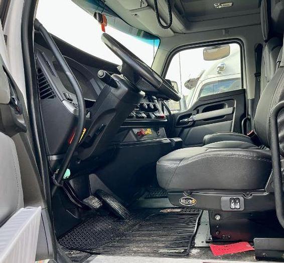 Used 2022 KENWORTH T880