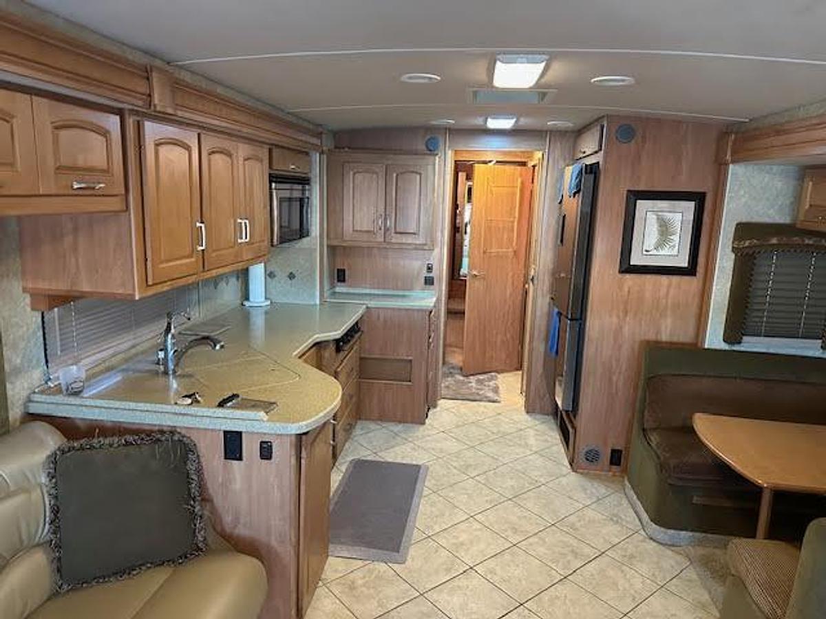 Used 2008 Winnebago Tour 40KD Class A Motorhome