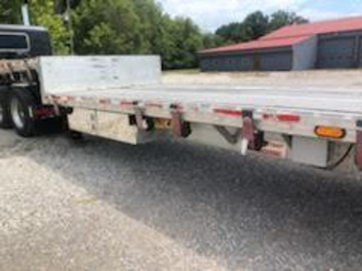 Used 2010 Reitnouer Step Deck Trailer