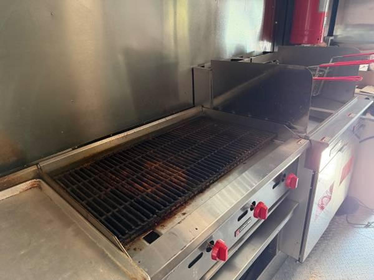 Used 2006 Ford E-350 Food Truck