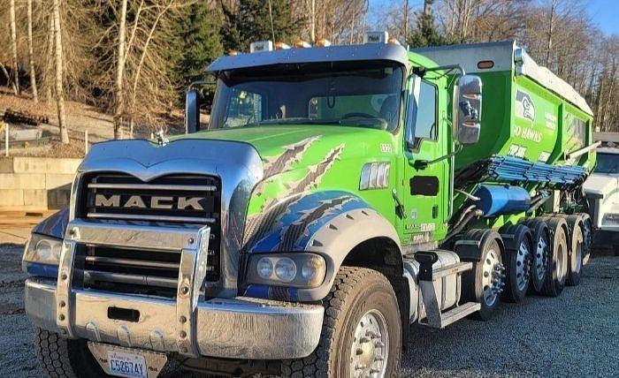 Used 2013 CAN AMERICAN STONE SPREADER SOIL KING XTR25