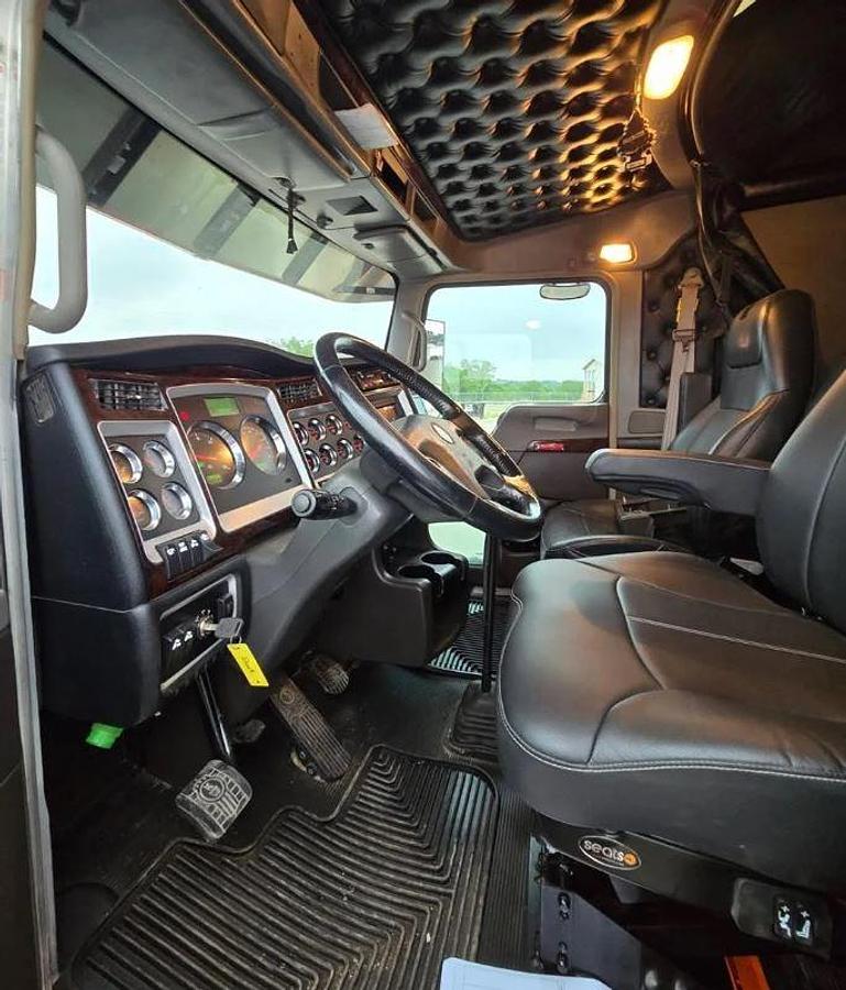 Used 2021 Kenworth W900