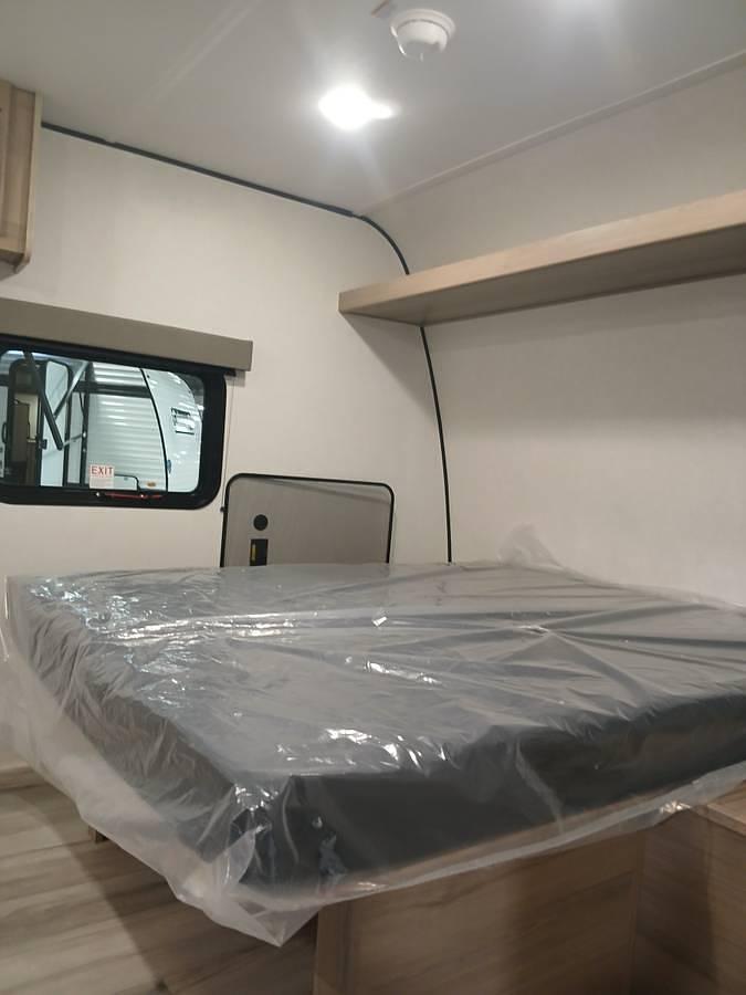 Used 2025 Coleman Lantern 17R