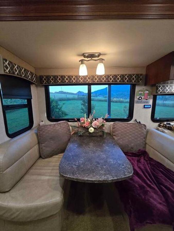 Used 2017 Dynamax Isata 5 36DS