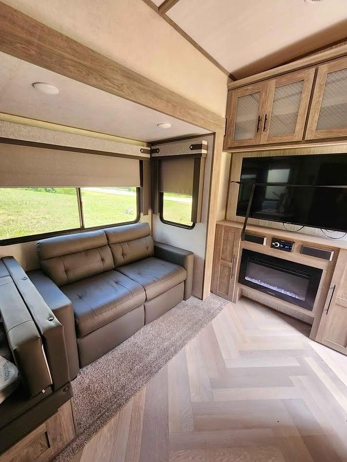 Used 2021 Forest River Wildwood Heritage Glen 356QB Fifth Wheel