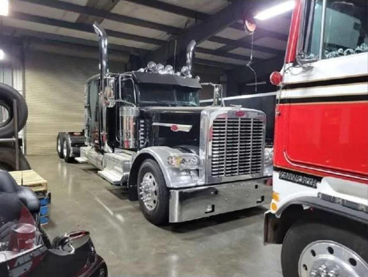 Used 2024 Peterbilt 389X Sleeper Semi Truck