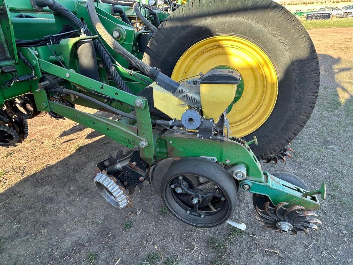 Used John Deere 24-Row 1770NT