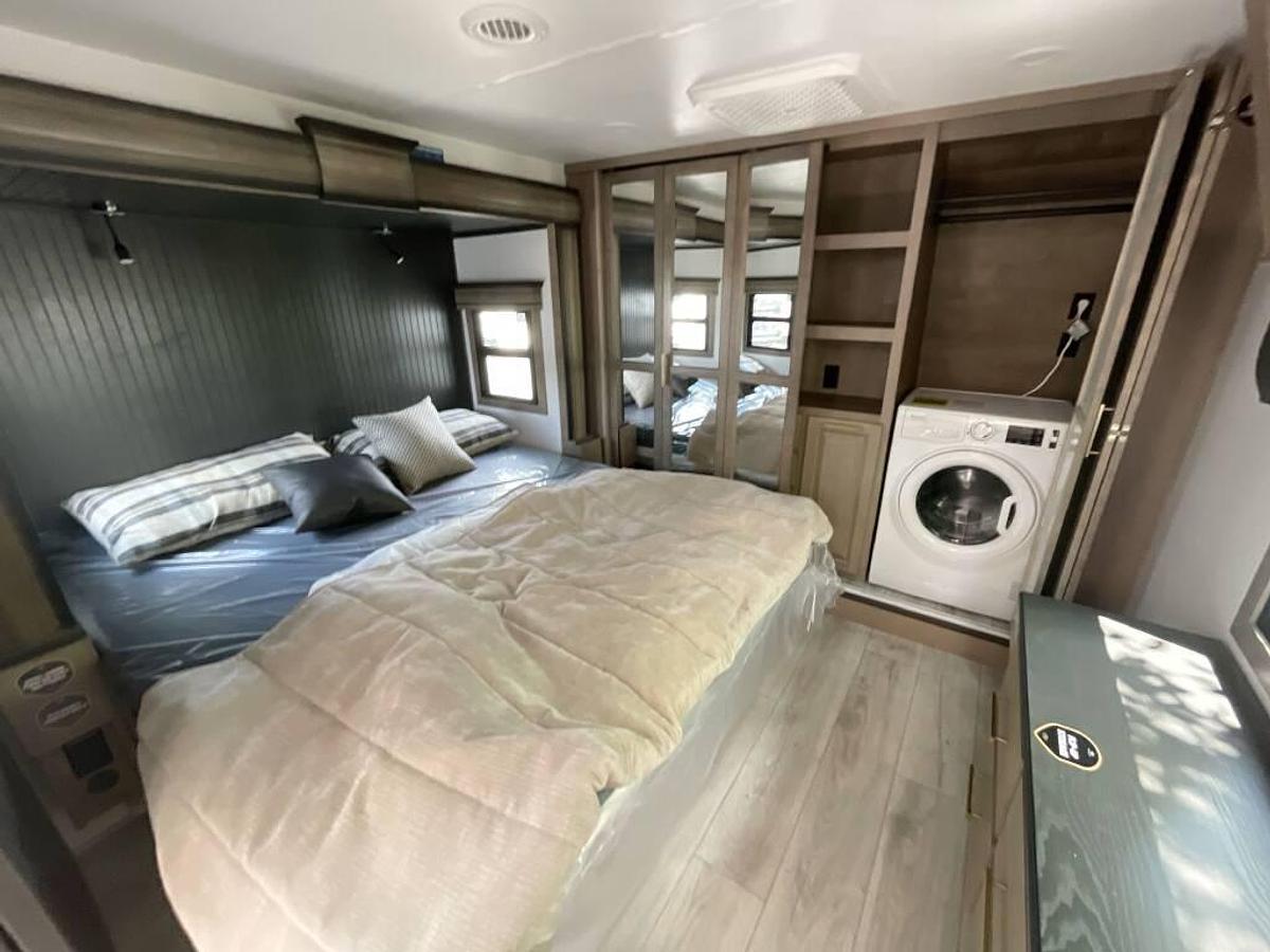 Used 2025 Keystone Montana 3915TB