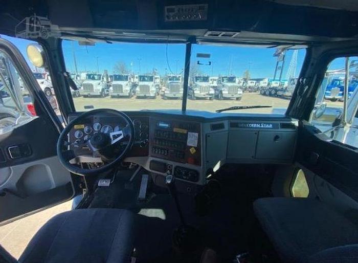 Used 2015 WESTERN STAR 4900