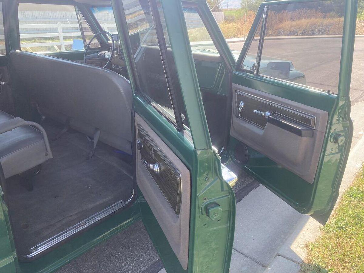 Used 1972 Chevrolet Suburban