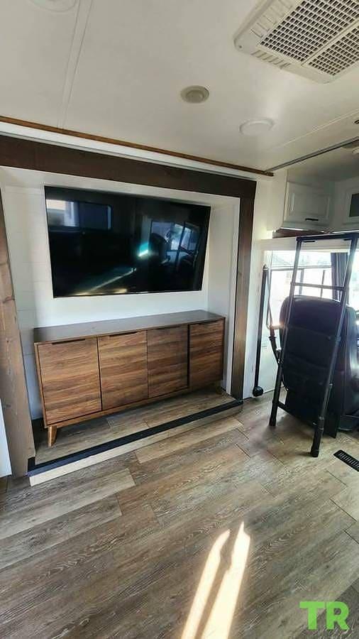 Used 2014 Thor Motor Coach Challenger 37KT