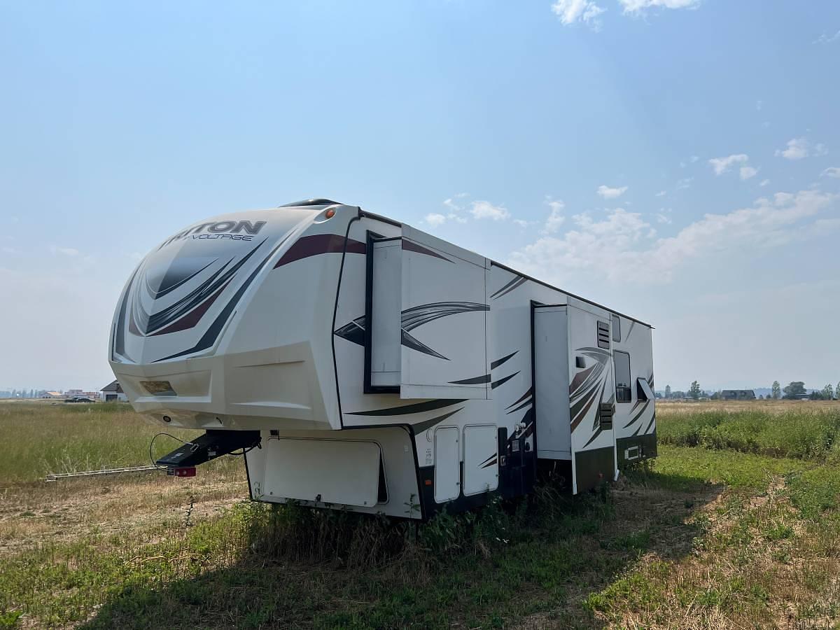 Used 2017 Dutchman Voltage Triton 3551 Fifth Wheel Toy Hauler