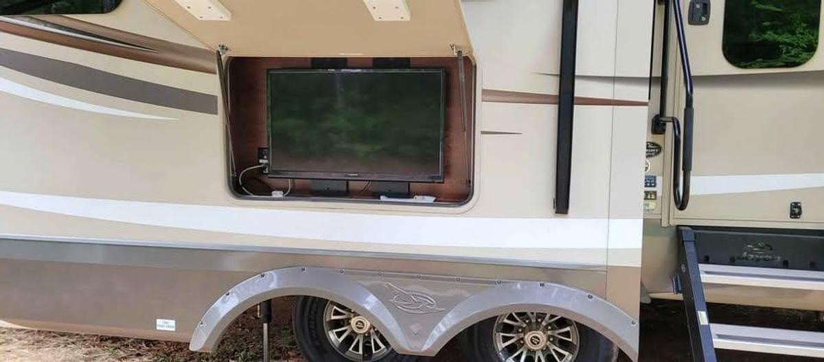 Used 2020 Jayco Pinnacle 37MDQS