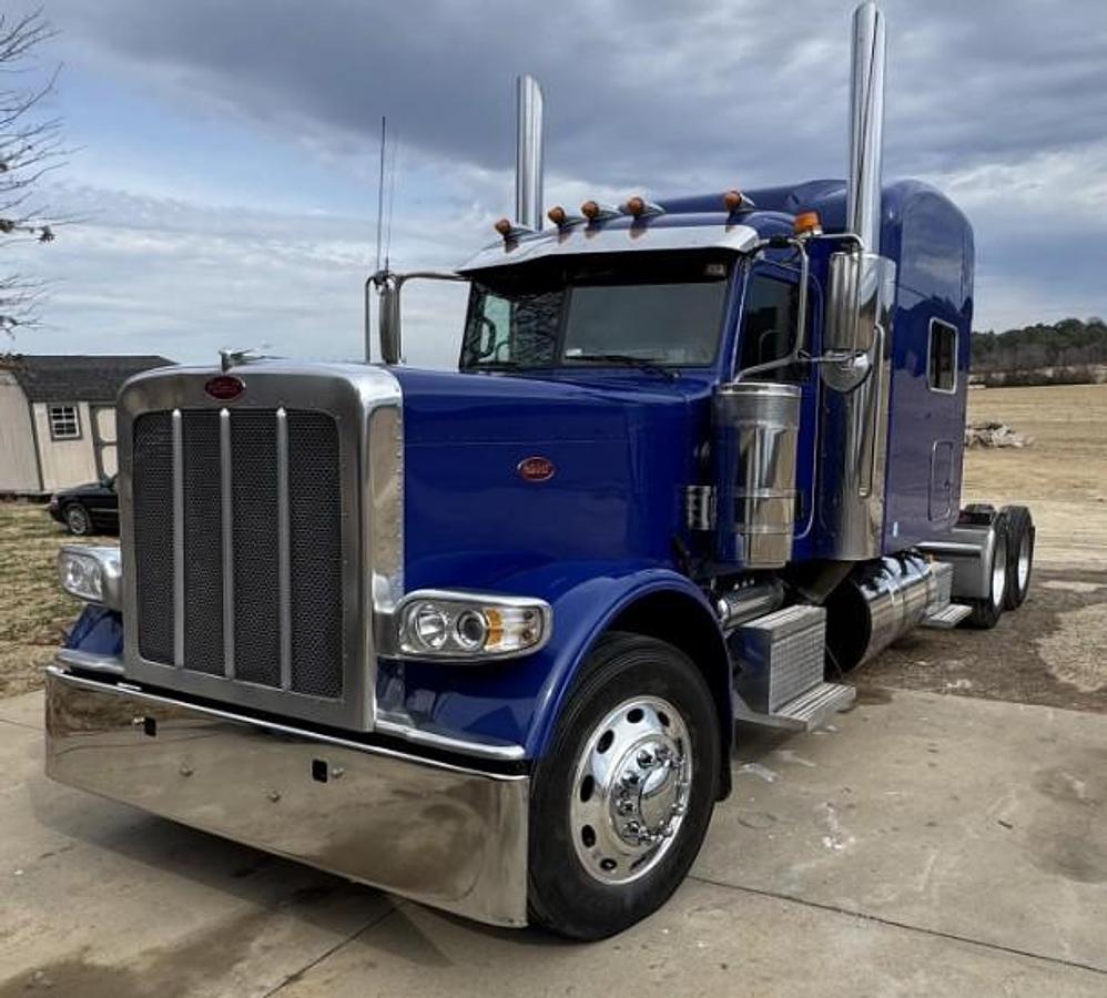 Used 2023 Peterbuilt 389 Sleeper Semi Truck