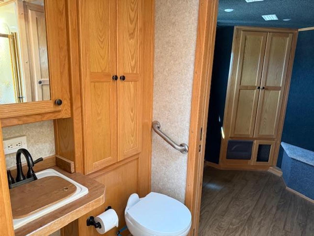 Used 2004 4 Star 2 Horse