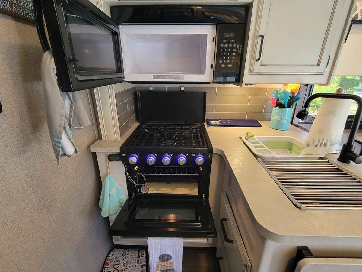 Used 2021 Jayco Greyhawk 27U
