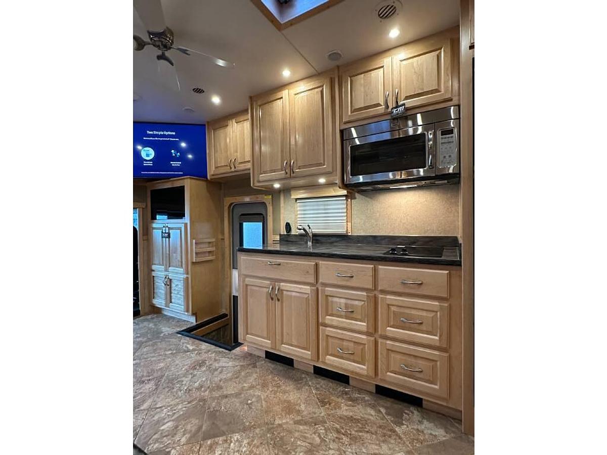 Used 2014 Show Hauler 36KTSSL Super C Motorhome