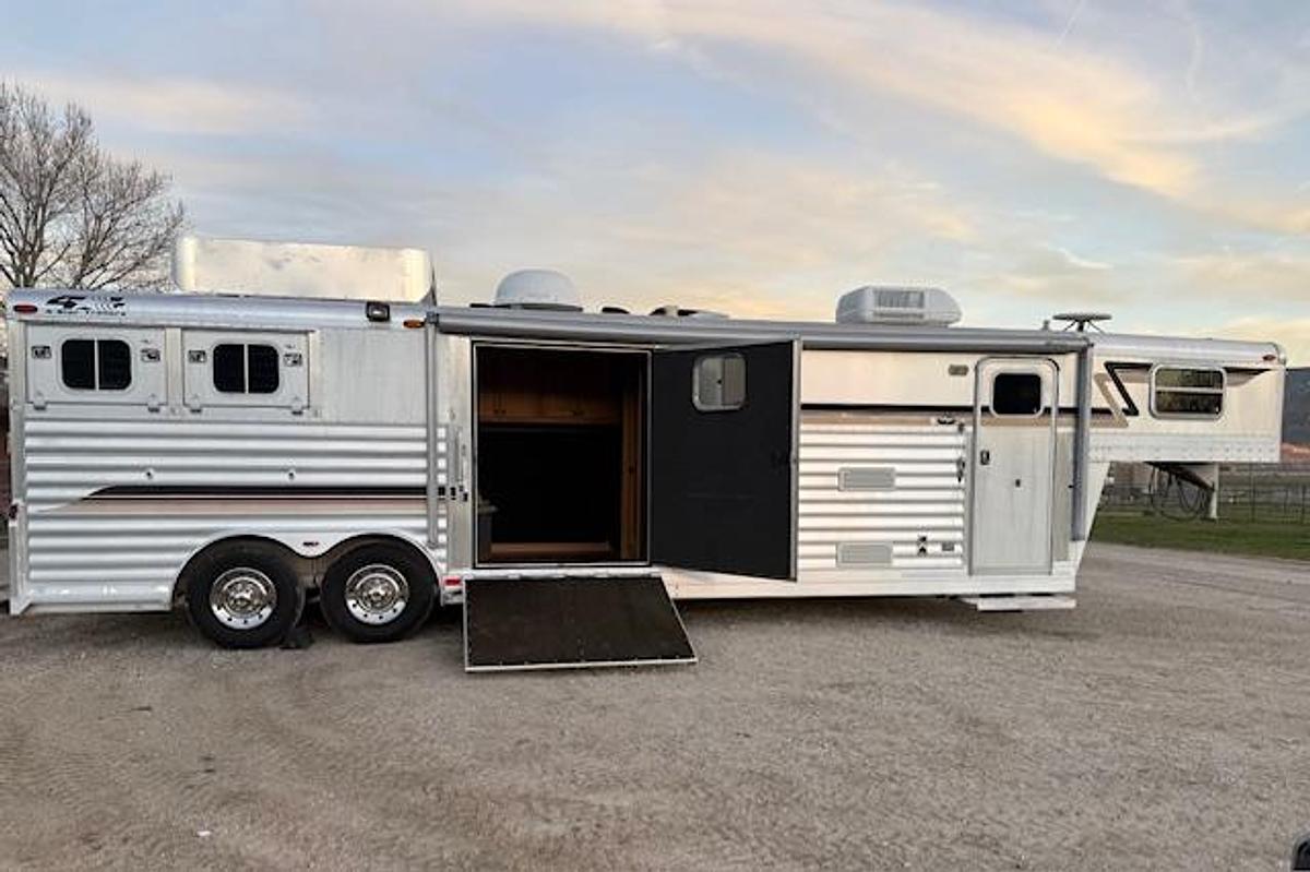 Used 2004 4 Star 2 Horse