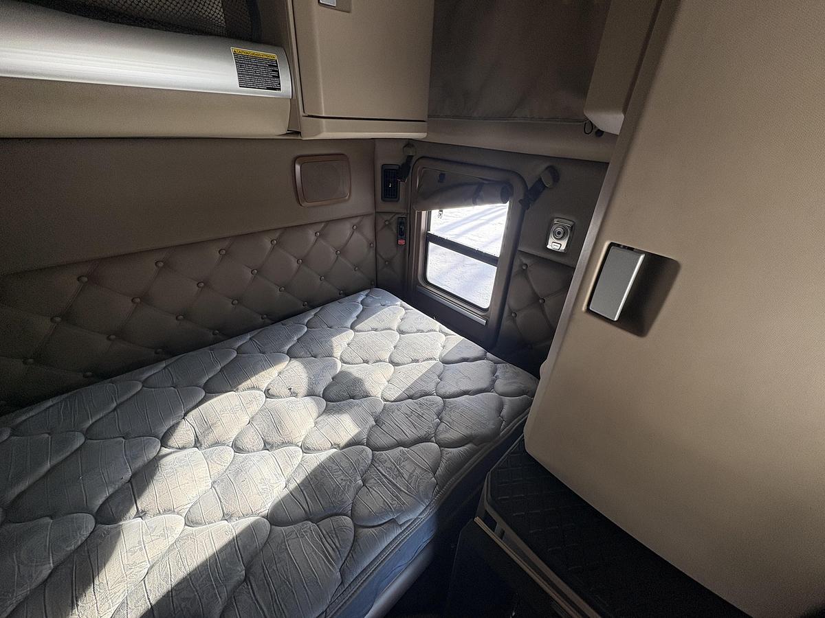 Used 2019 Kenworth T680 Conventional Sleeper Semi
