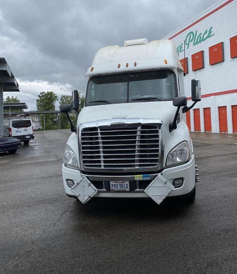 Used 2014 FREIGHTLINER CASCADIA 113