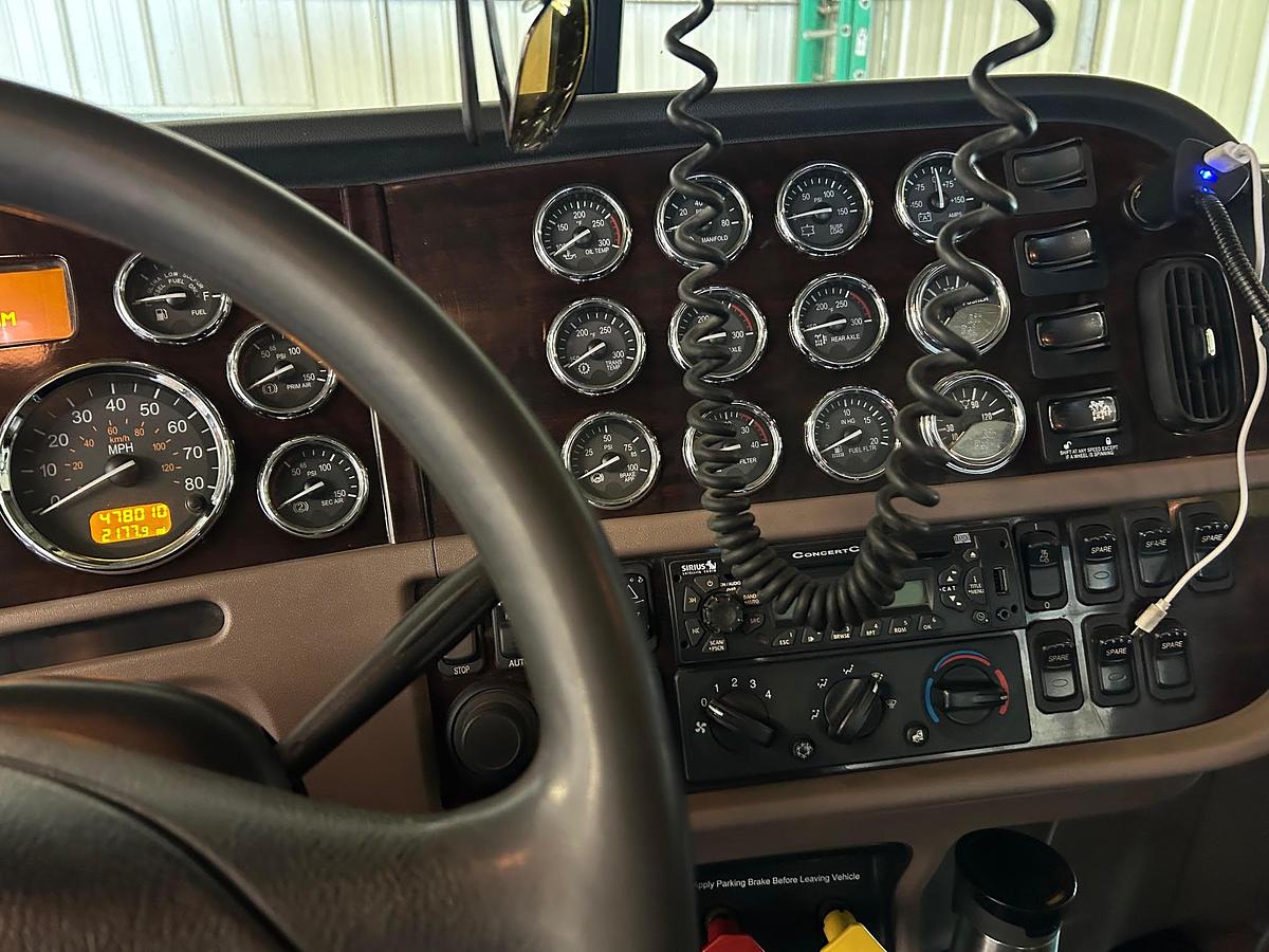 Used 2013 Peterbilt 389