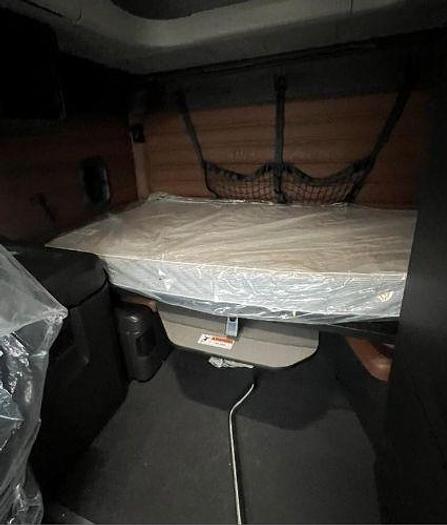 Used 2021 Freightliner Cascadia 116