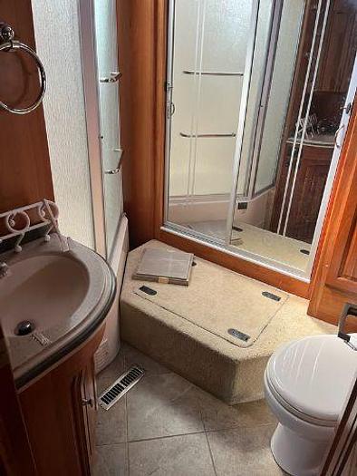 Used 2006 Monaco Camelot 42-DSQ