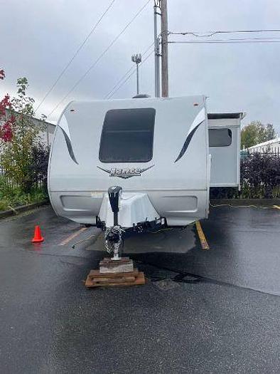 Used 2020 Lance Travel Trailer 1995