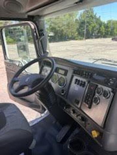 Used 2019 KENWORTH T270 Box Truck