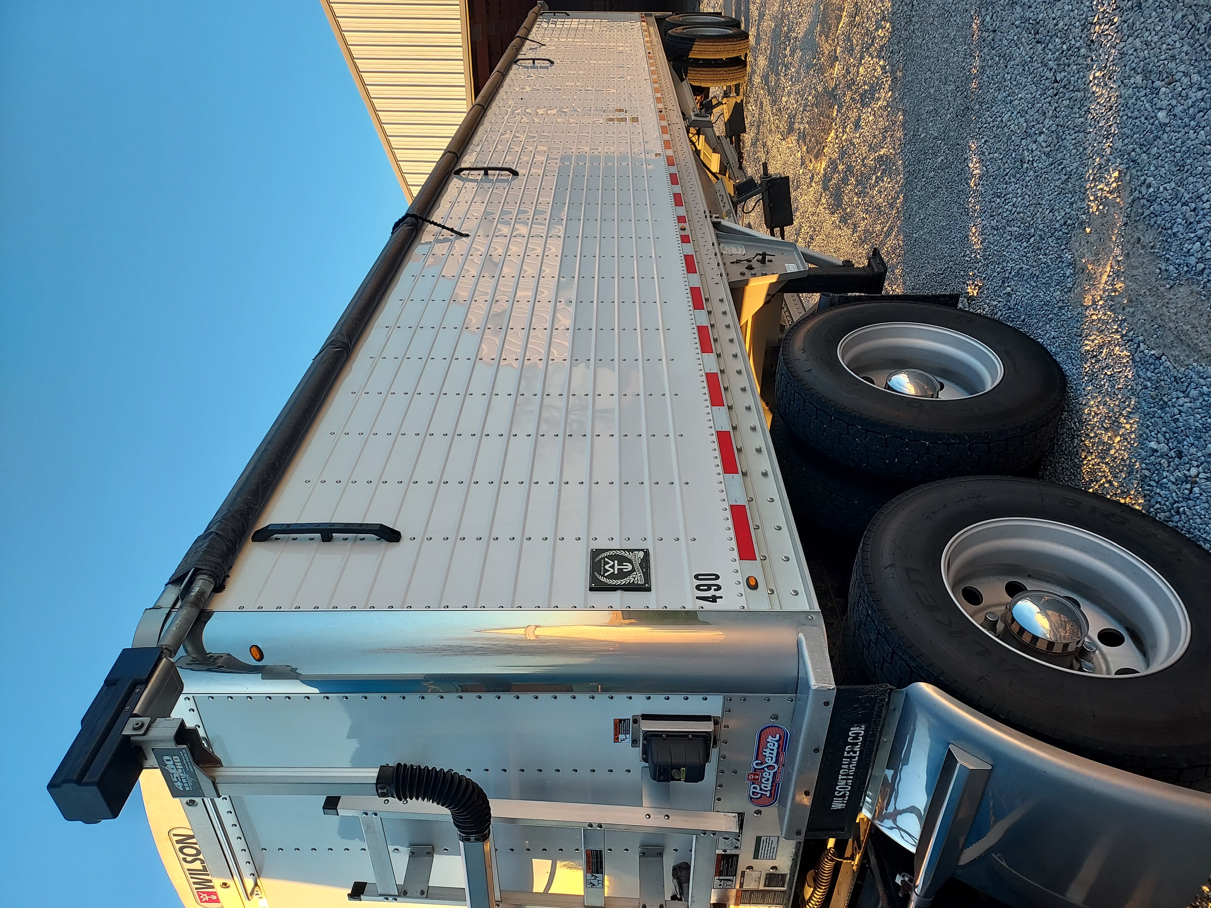 Used 2015  Wilson Hopper Trailer 