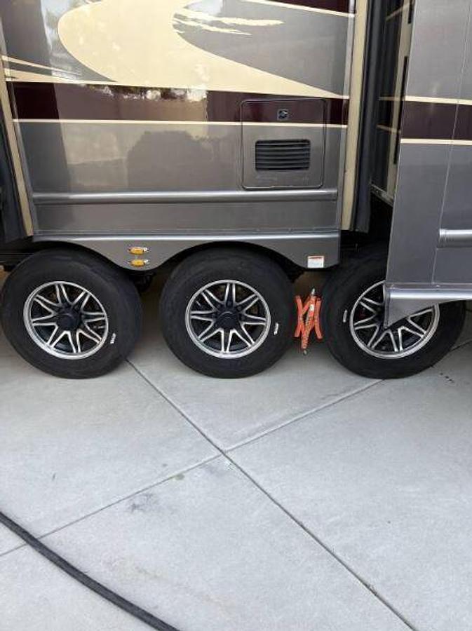 Used 2023 Luxe Elite 44FL Fifth Wheel