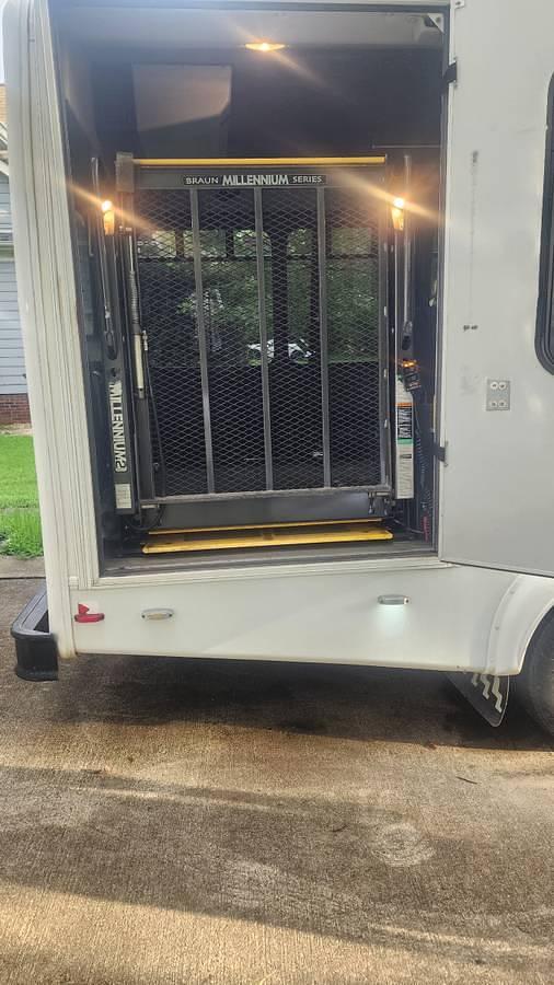 Used 2013 Ford F-450 Econoline 14 Passenger Shuttle Bus