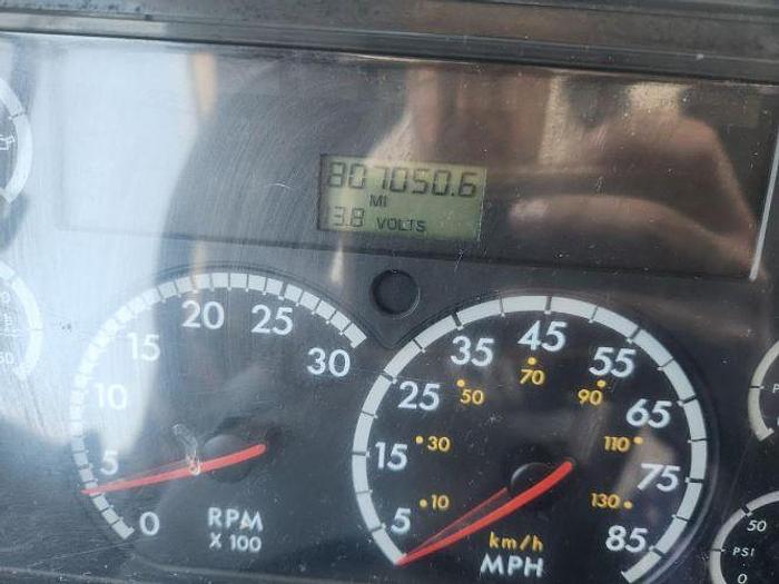 Used 2004 Freightliner COLUMBIA 120