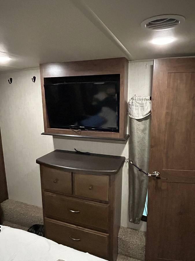 Used 2019 Forest River Sandpiper 357RE Fifth Wheel