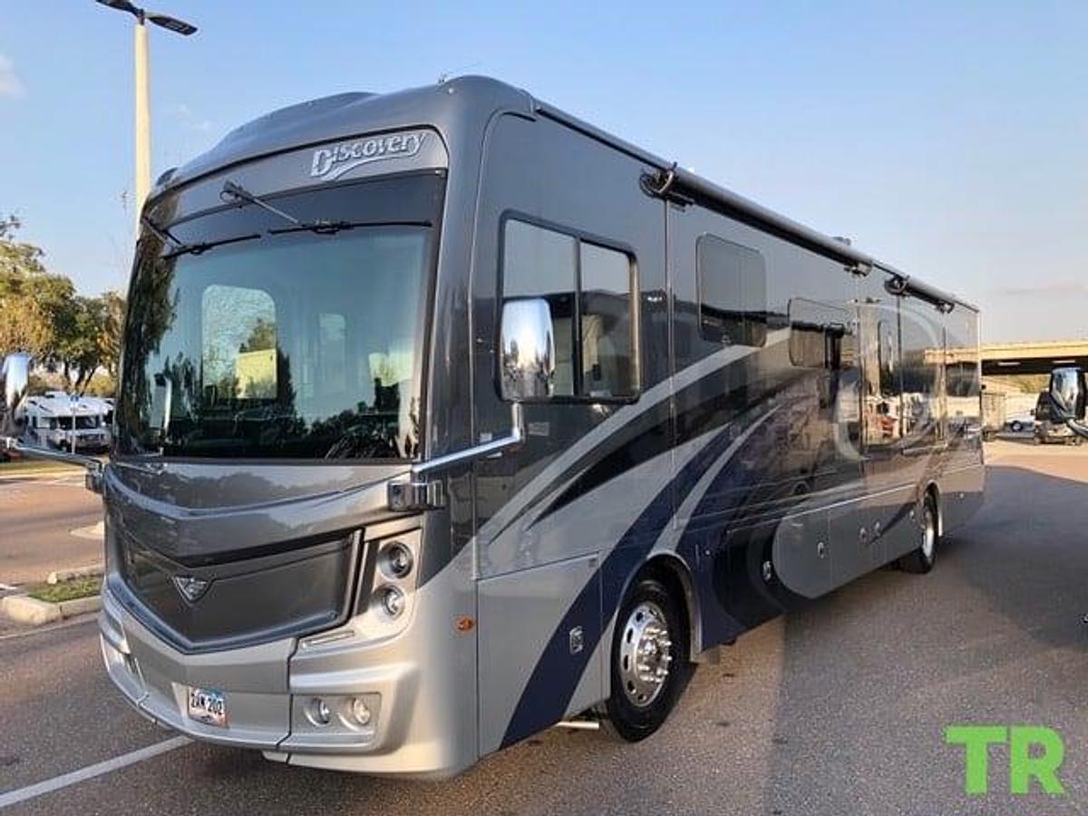 Used 2022 Fleetwood Discovery 38w