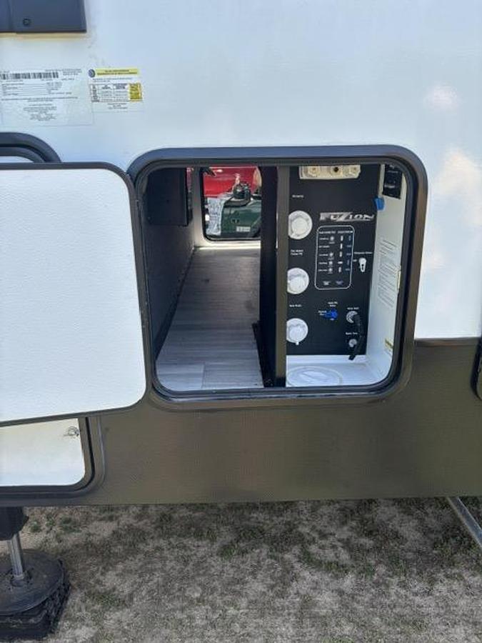 Used 2025 Keystone Fuzion Impact 367