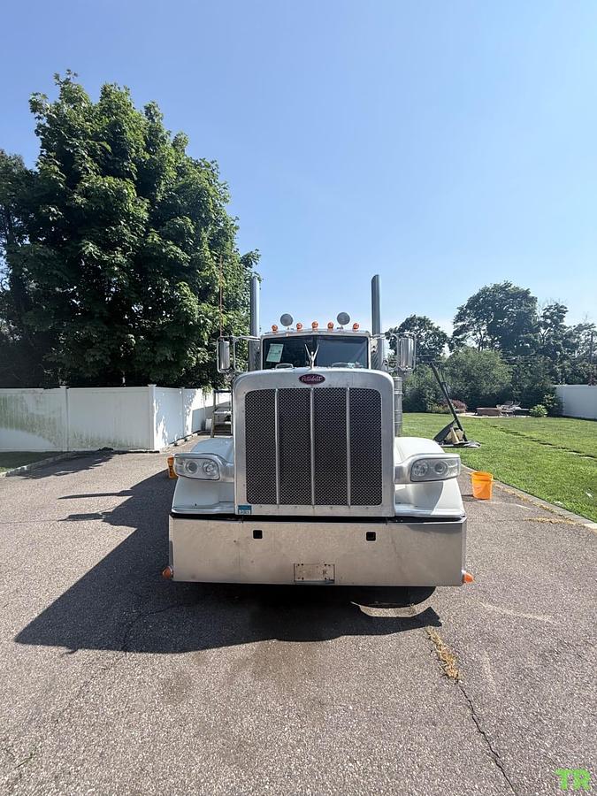 Used 2017 Peterbilt 389 Sleeper Truck