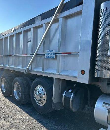 Used 2005 Freightliner FLD120 Dump Truck