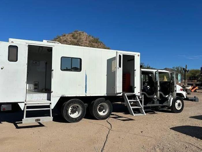 Used 2004 Freightliner FL80 Toterhome