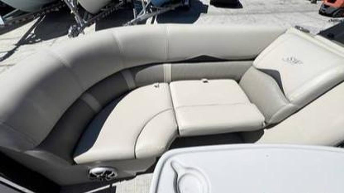 Used 2022 Tritoon Silver Wave 2210 JS